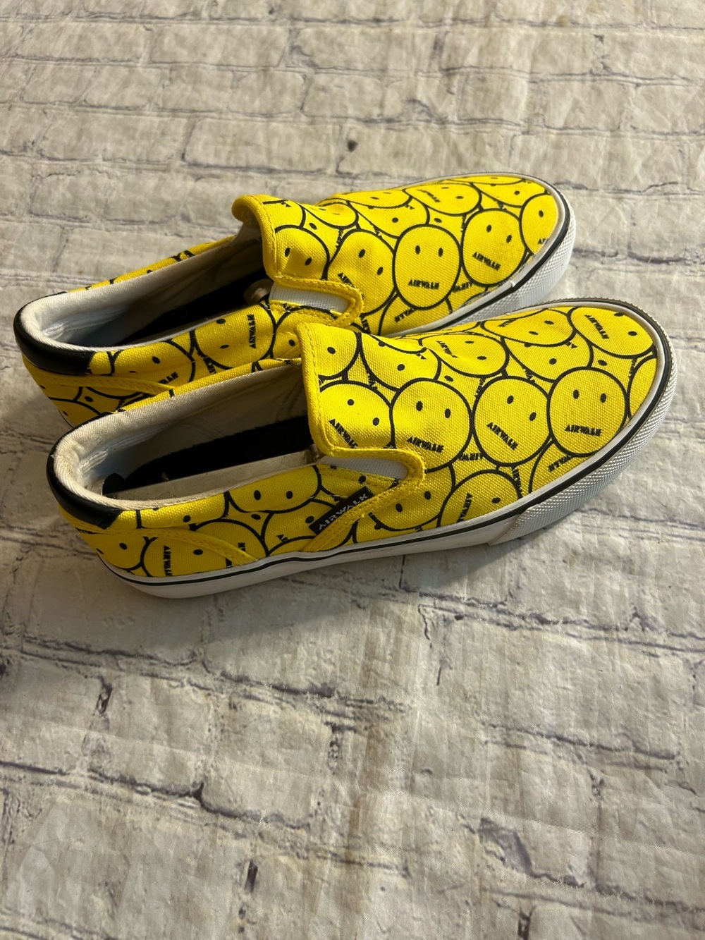 AIRWALK SLIPON YELLOW SMILEY FACE ALL OVER PRINT UNISEX WARIDE -SS SNEAKERS 9M